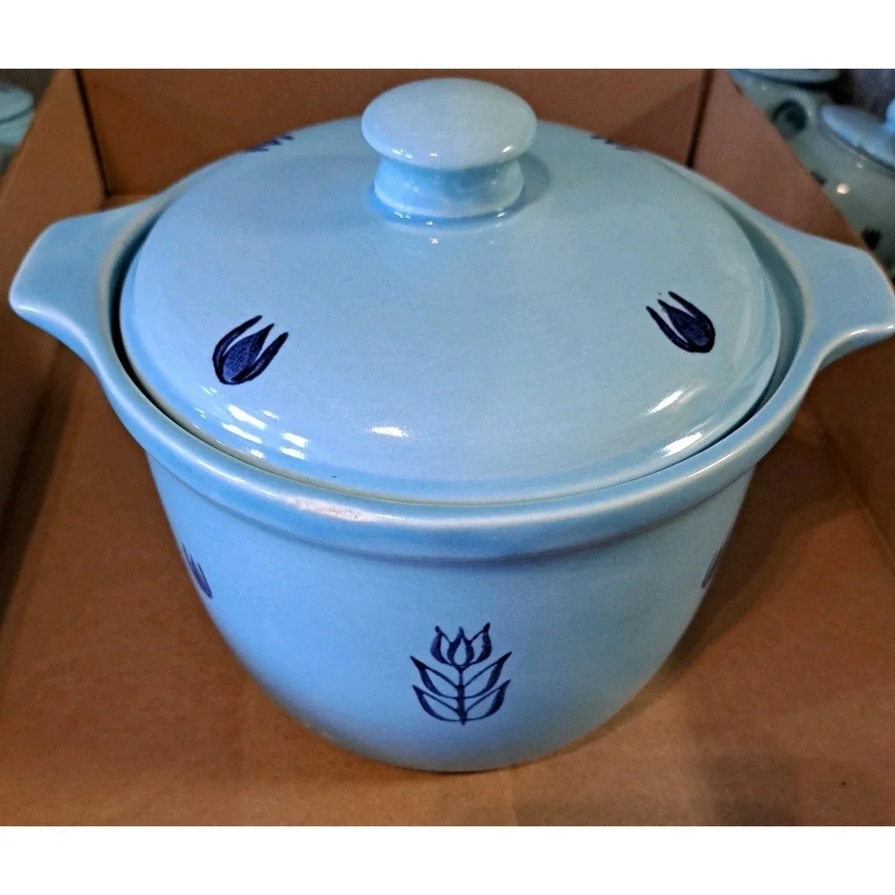 Vtg MCM Cronin Pottery DutchBlue Tulip Pattern Bean Pot Casserole 2 QT Made USA